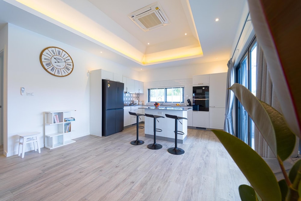 New Modern 3 Bedroom Villa MB35