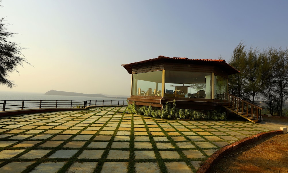Kohinoor Samudra Beach Resort