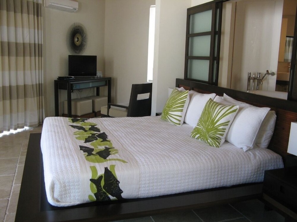 Eleuthera Vacations - Sky Beach Club Bungalow 1 Bedroom Cabin - Property Image 3