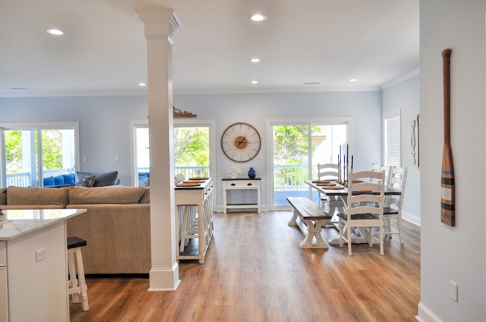 Anchors Aweigh by Topsail Realty