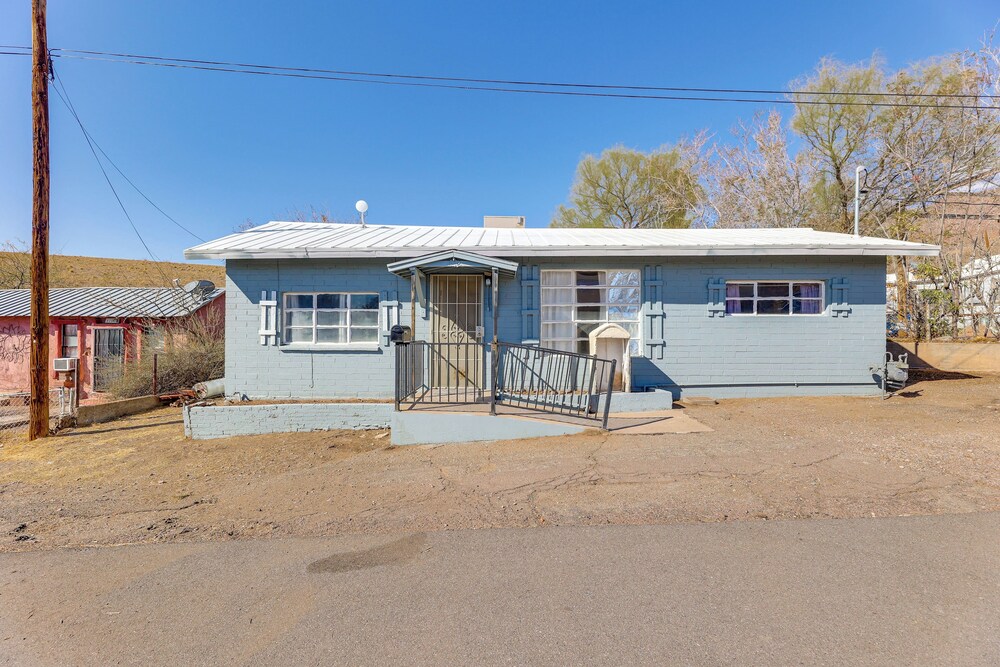 Fenced Yard & Mtn Views: Dog-friendly Superior Gem