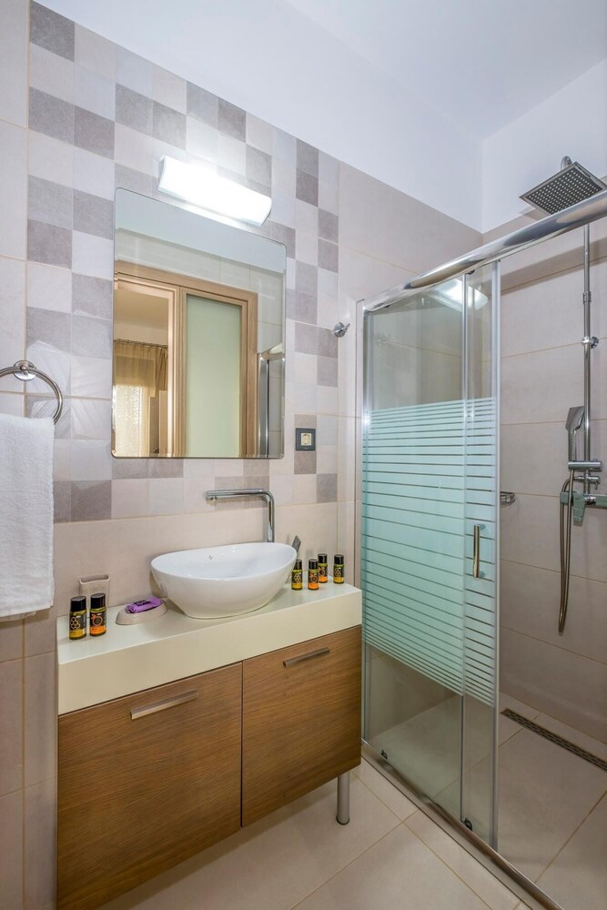 Park-view Pool Villa en Chania — bathroom