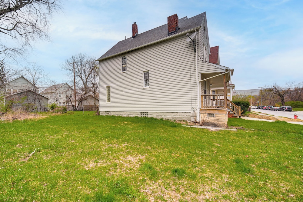 4 Mi to Dtwn: Modern Retreat w/ Yard in Cleveland