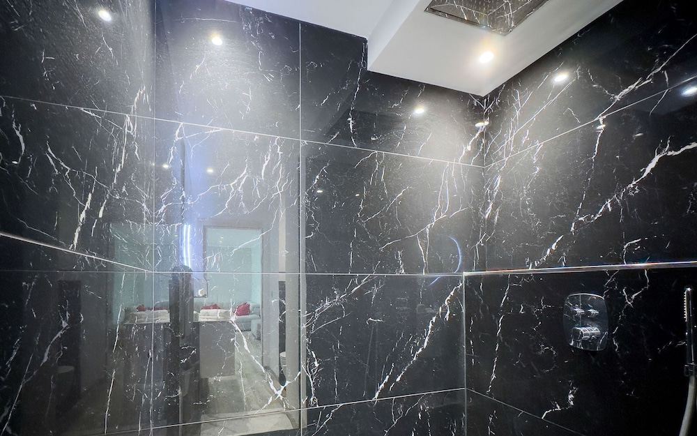 Le First in Cannes With 2 Bedrooms and 2 Bathrooms