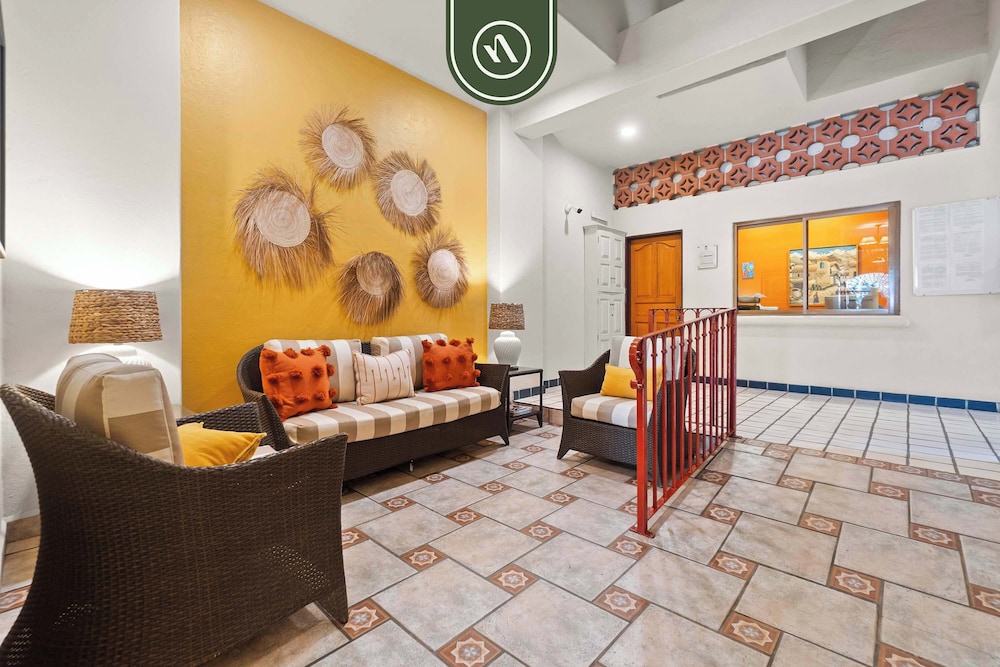 Beachfront Mexican Styled 3 BR Condo in Downtown