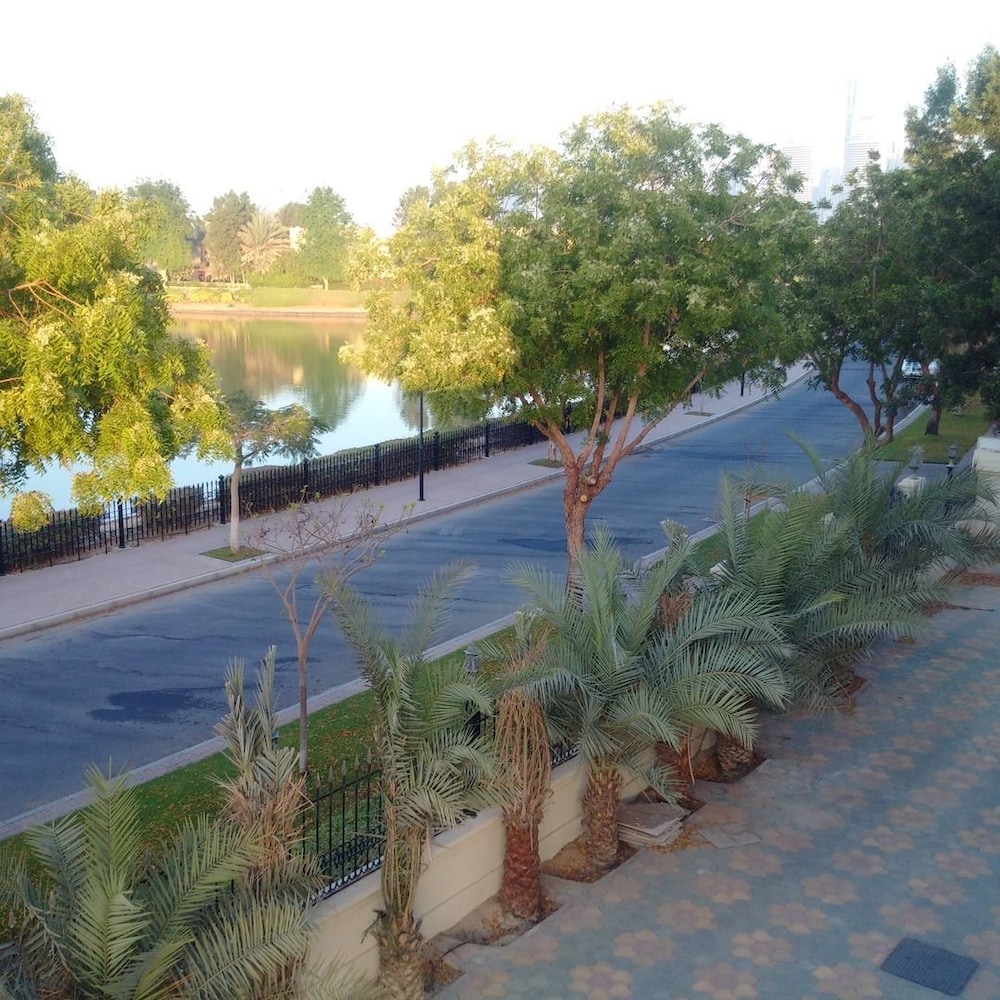 Emirates Hills Lake View Villa