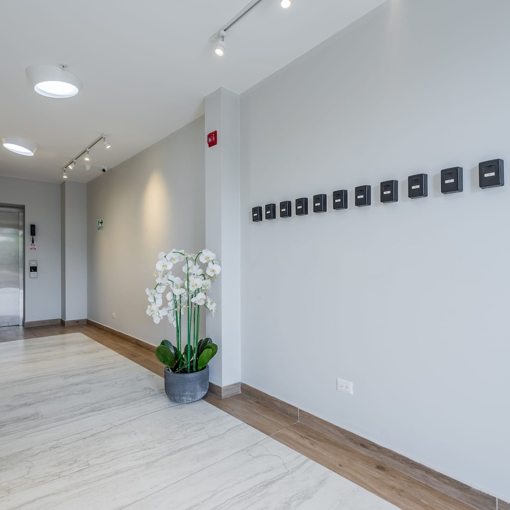 w Elegant 3BR With Modern Terrace in Panama