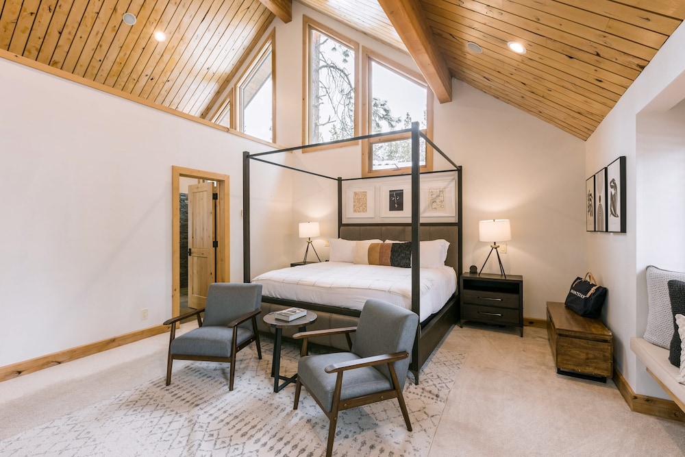 Coyote Moon by Avantstay Cabin W/sauna Mins From DT Truckee & Northstar view 3