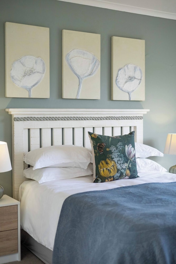Beachfront Villa Sea Breeze, Hout Bay, Cape Town