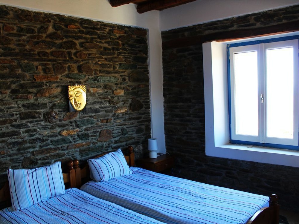 Villette Adonis photo 2