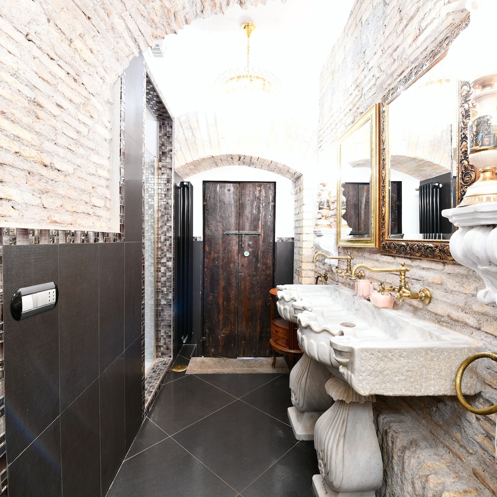 Dolce Vita in Rome With 2 Bedrooms and 1 Bathrooms