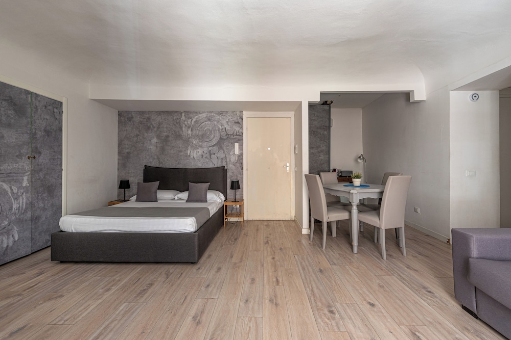 Real Umberto Apartments by WonderfuI Italy