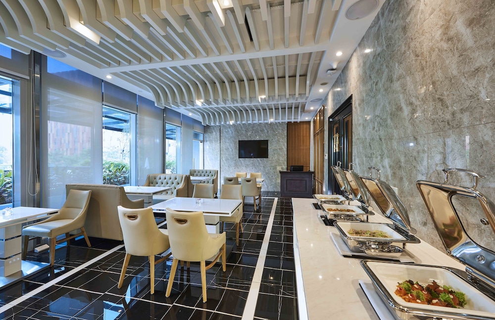 Mercure Singapore Bugis 44