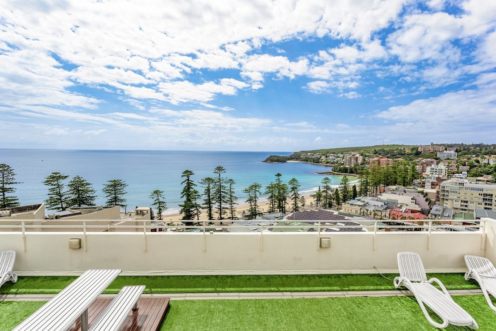 Apartment With Pool Access, a Minute to the Beach