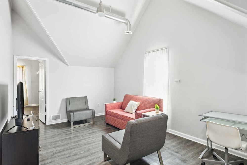 Cozy 2-bed Urban Retreat in Downtown Detroit