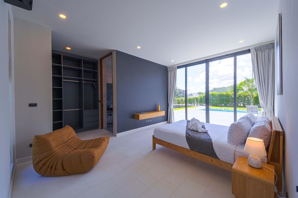 Luxury 5 Bedroom Pool Villa KH-C1