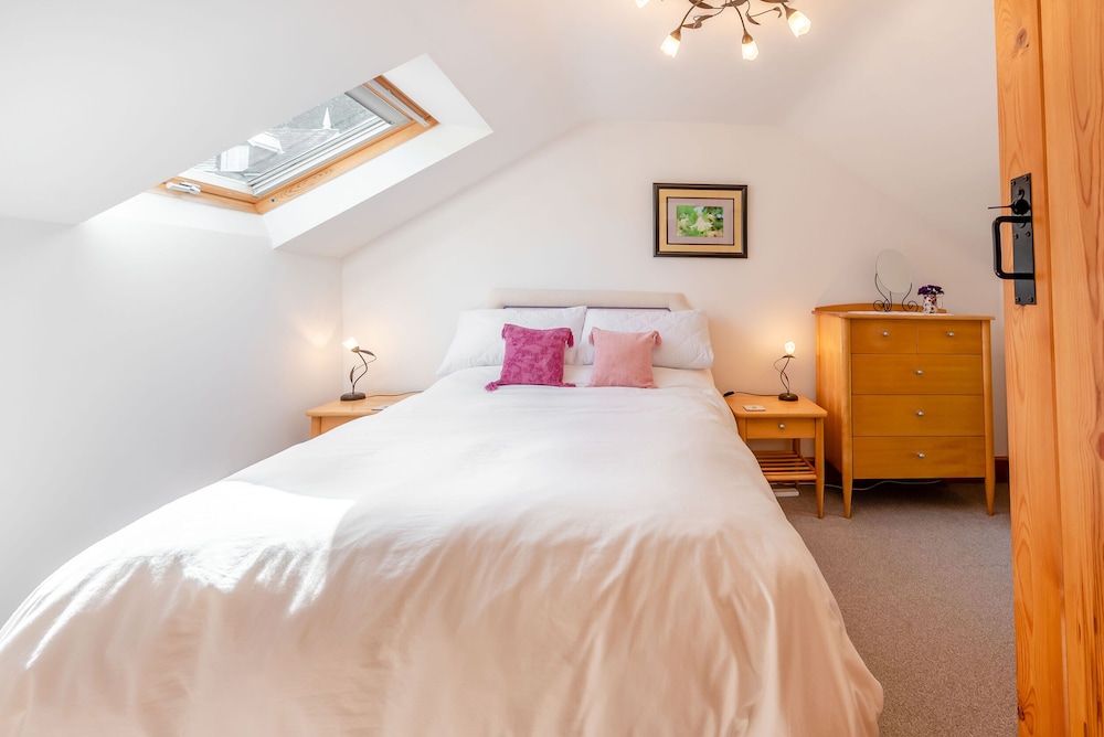 Cwmdu Cottage view 3