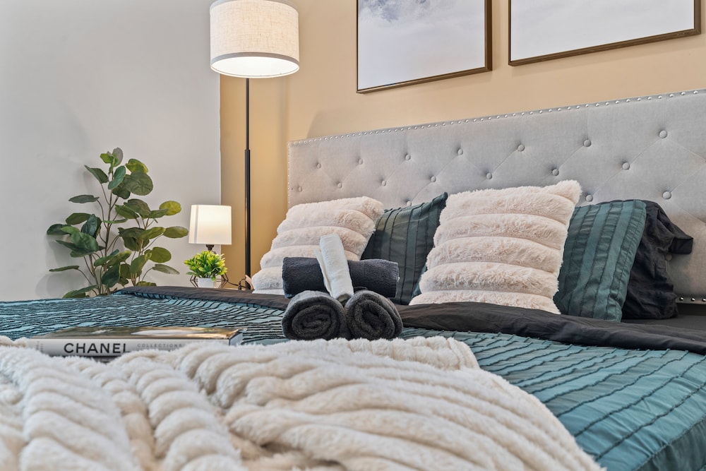 Luxe 3BR Townhouse Mins to Uptown CLT