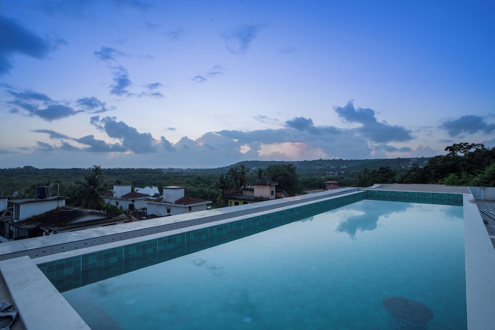 ELIVAAS Kamerios Verano 1 BHK with Pool