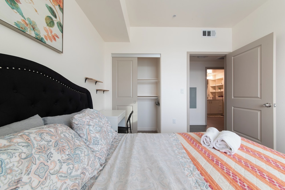 Santa Ana Delightful 4 Bedroom House