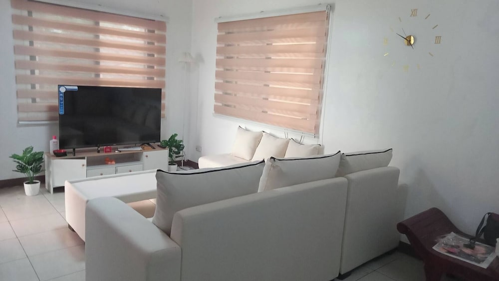 Elisha's Staycation Place-your Home Away From Home