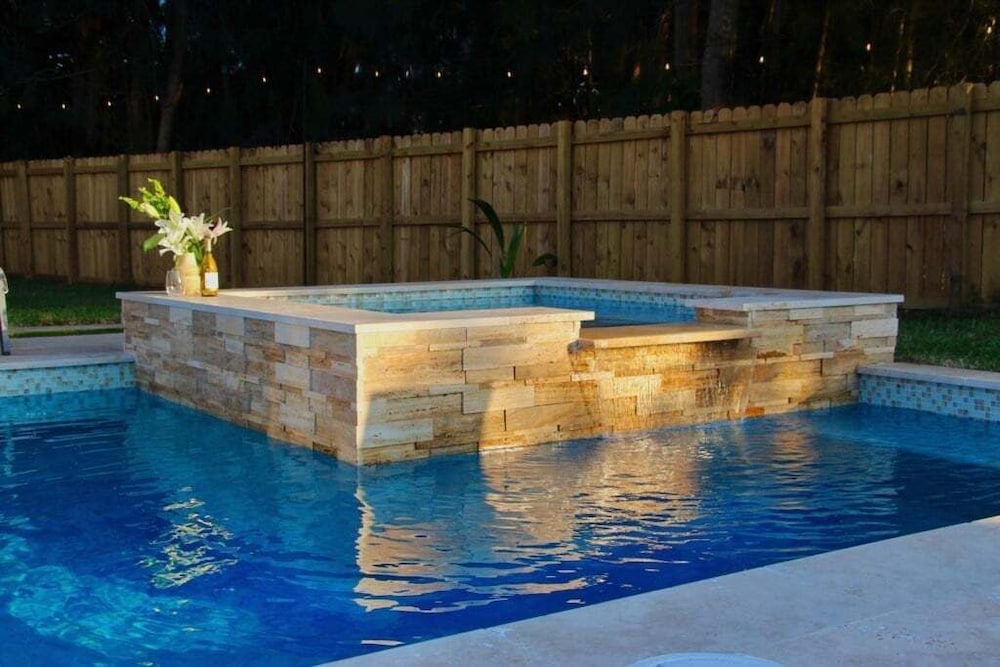 Fox Garden Luxury Boho Near Downtown & Beach 4 Bedroom Home