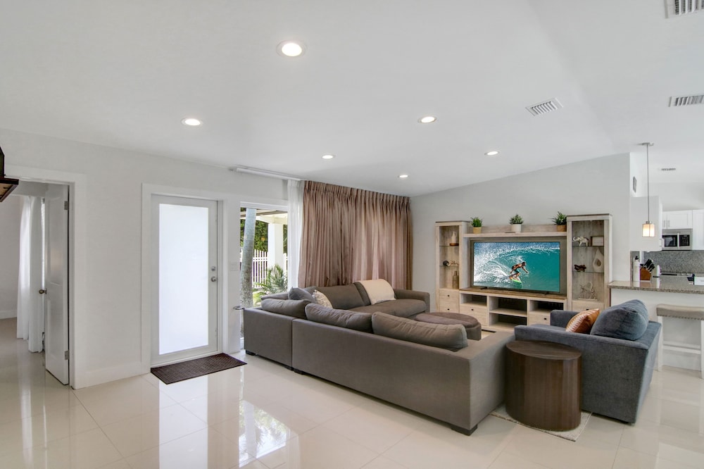 Waterfront Oasis w/ Enclosed Pool! - Image 3