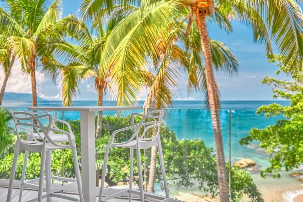 Luxury 1BR APT - Beach View - Jacuzzi - King Bed