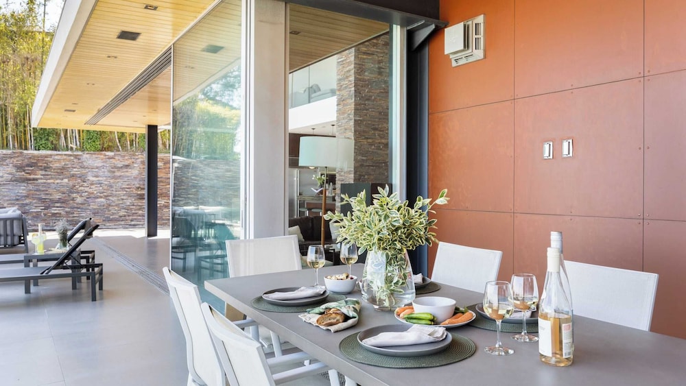 Hollywood Overlook by Avantstay Private Pool + Hot Tub Panoramic Views