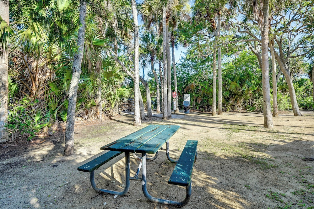 Walk to Shore + Pier: Family Home in Ormond Beach