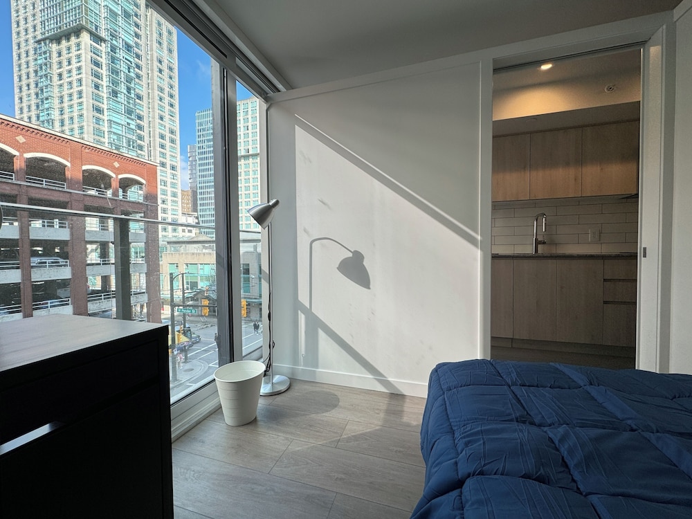Silverstone Downtown Long-Term stay - Image 4