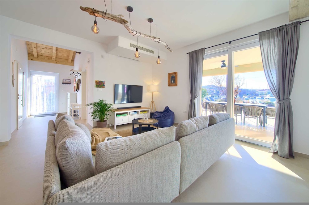 Villa Beachfront With 4 Bedrooms and 3 5 Bathrooms