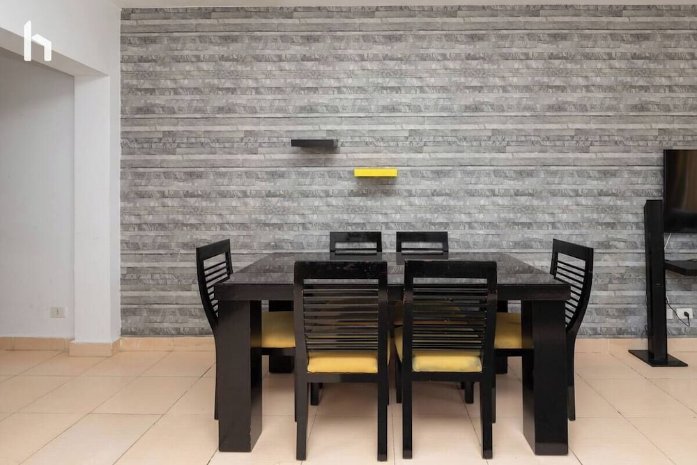 3Beds Apartment in Rehab City