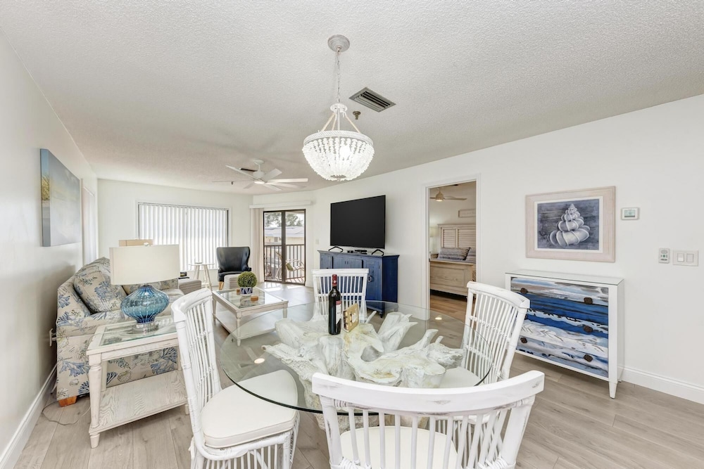 Absolute Paradise Ami-private Beach Access-water Views From Every Window-heated Pool- Walk To 14 Restaurants