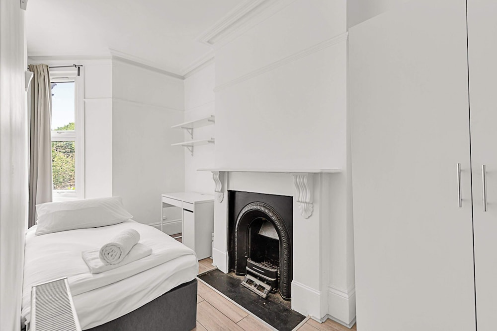 Bright and Newly Furnished Acton Apartment