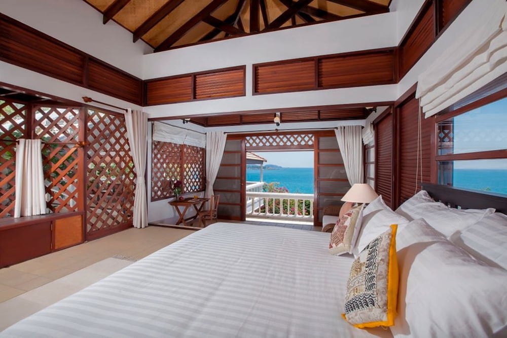 Baan Khunying – Secluded Phuket Beachfront Villa