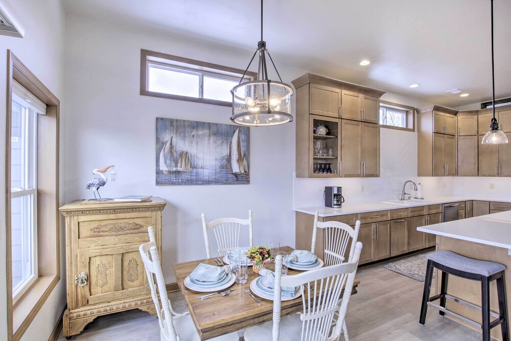 Spacious Recently Built Home < 1 Mi to Lake! 2