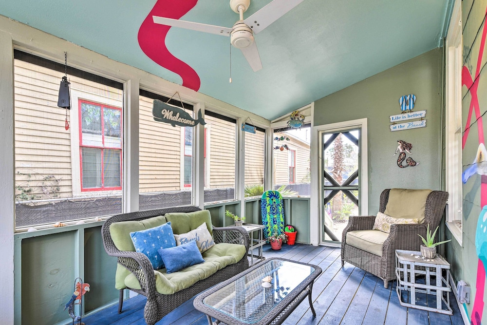 Historic Galveston Hideaway, Walk to the Beach!