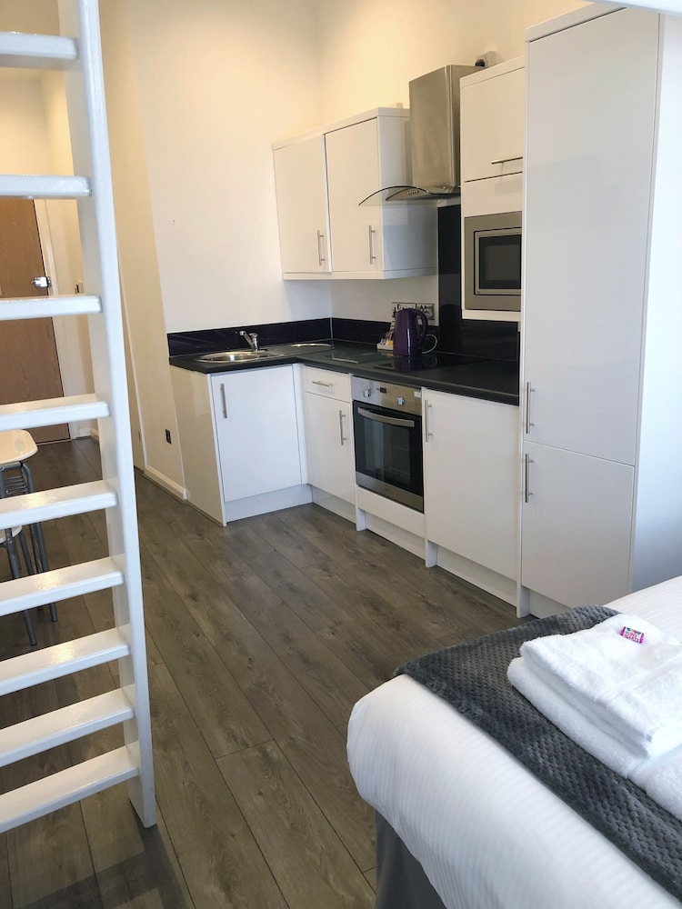 Fox House, Studio Apartments