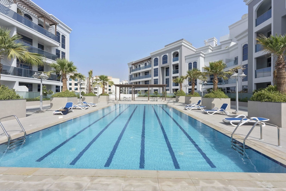 Spacious Studio in Art Gardens Gym Pool
