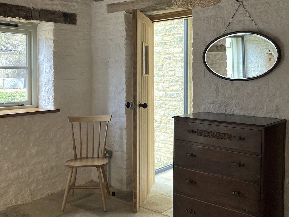High Cogges Farm Holiday Cottages The Granary