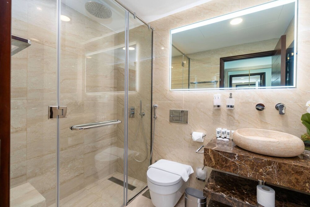 Stylish and Central 1 BD in Downtown Dubai