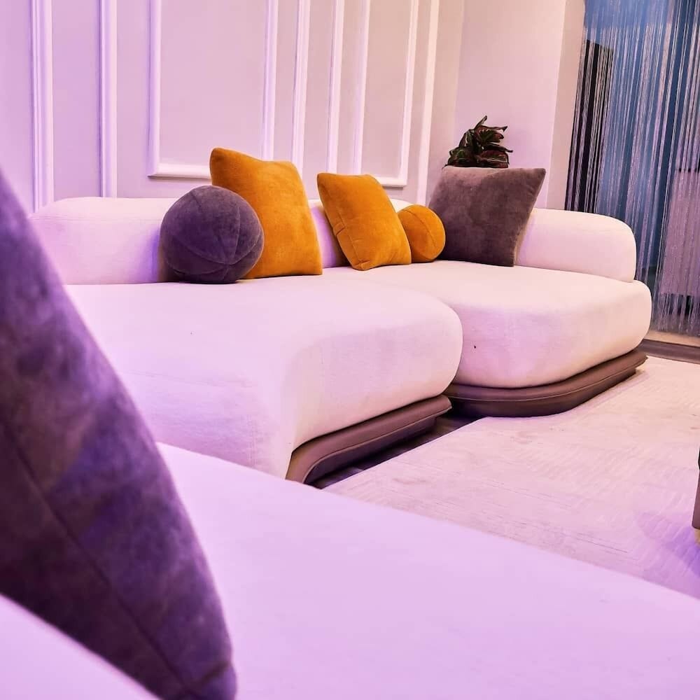 Purple Lavender Court Apartment