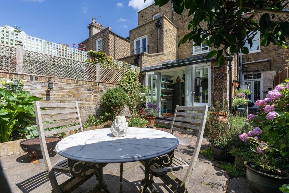 Lilyville Road III by Onefinestay
