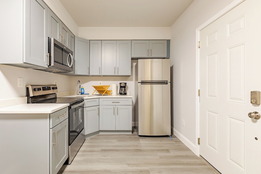 Chic & Cozy Philly Stay in City Center