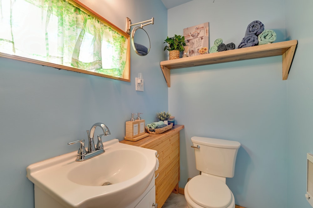 Cozy Catskills Studio Rental w/ Mountain Views!
