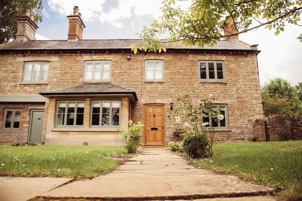 The Falcon Cottages
