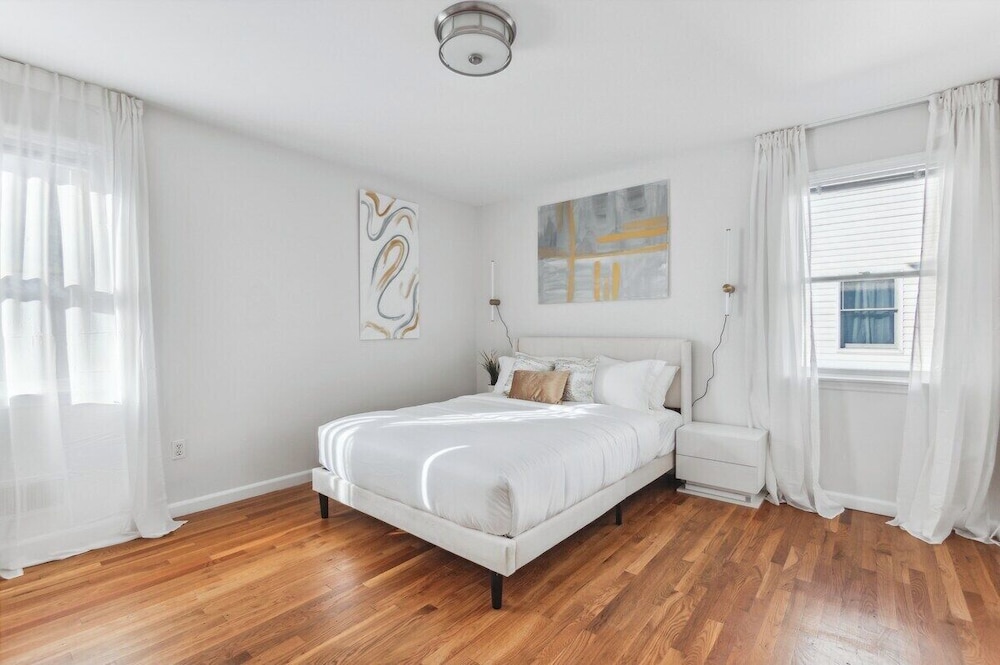 Luxury 3BR Home Game Room Free Parking