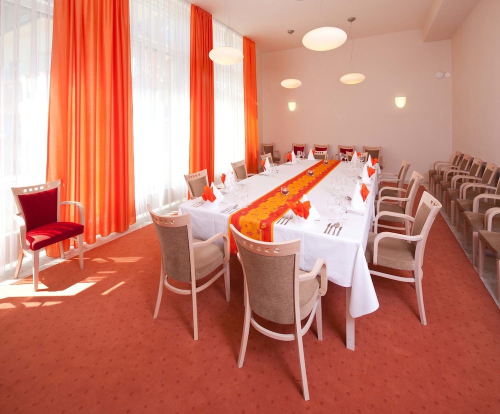 meeting & event spaces