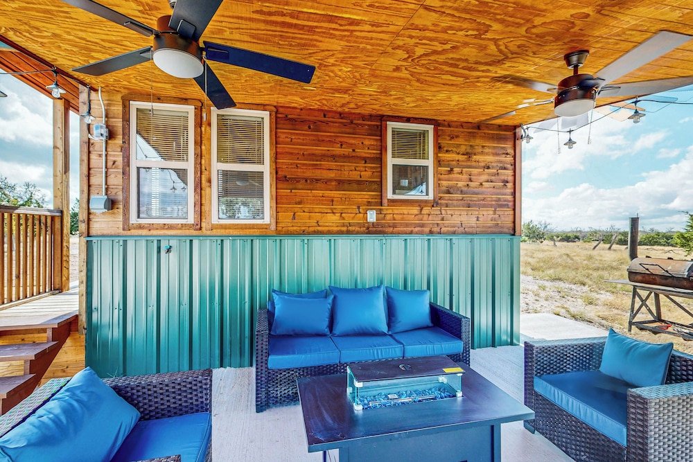 Charming Studio Cabin on the Ranch
